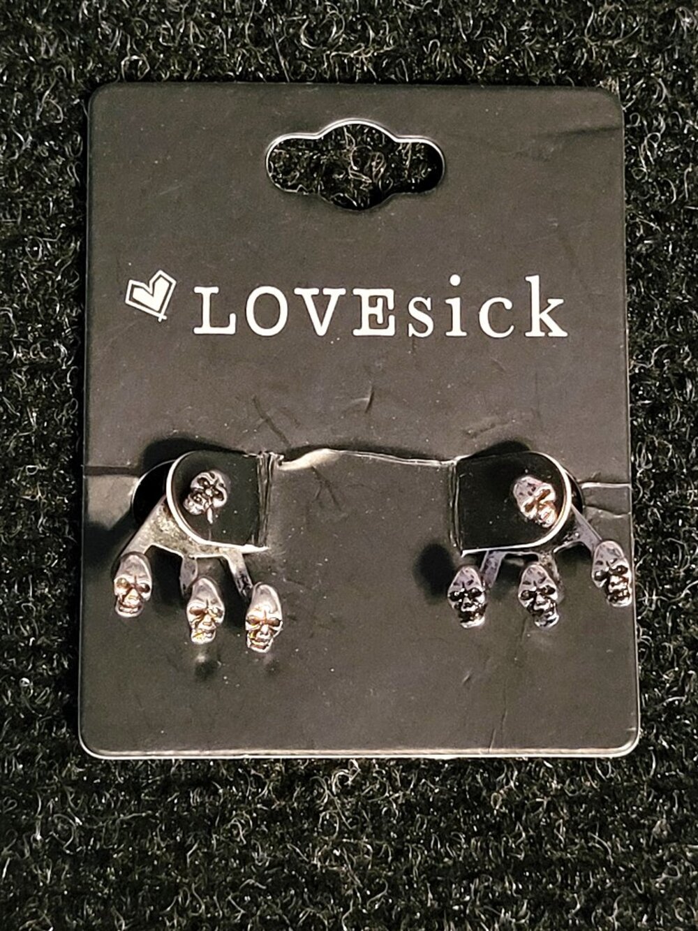 ⚡3/$20⚡LOVESICK Silver Skull Heads Claw Earrings Hot Topic
